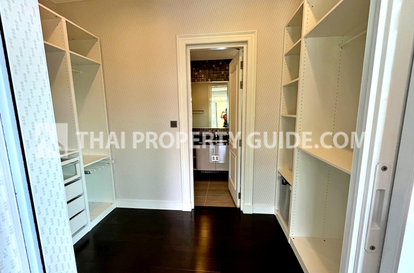 House with Shared Pool in Bangnatrad : Nantawan Bangna Km.7 